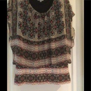 Short sleeve patterned blouse